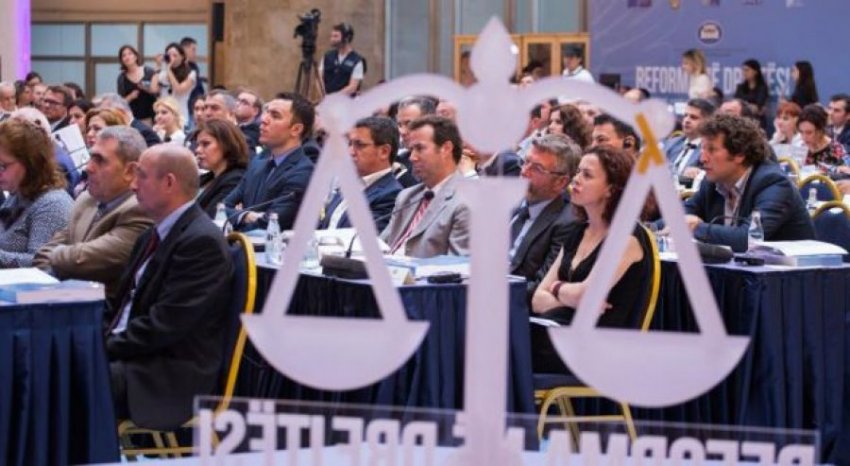 Tymnajë populiste, kërkoni 37 mln euro të tjera nga buxheti i shtetit? Rama për gjyqtarët: Regjistrohuni si parti politike dhe bëni luftën e plotë! Kujdes se një fushatë që udhëheq unë është një ur…