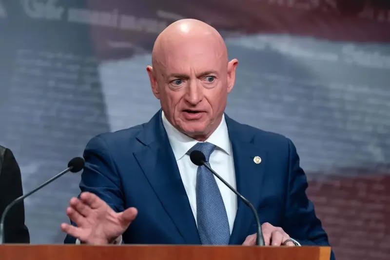 Goditje për Pentagonin: Gjykata federale shpall të paligjshëm ndëshkimin ndaj Senatorit Kelly