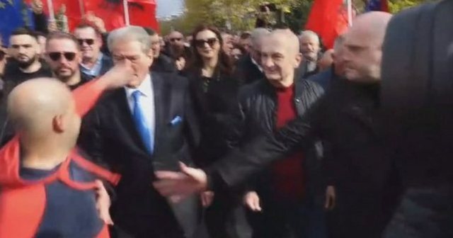 Të paguash roje me “para të zeza” për tu rrahur në mes të rrugës…vetëm Berisha e bën