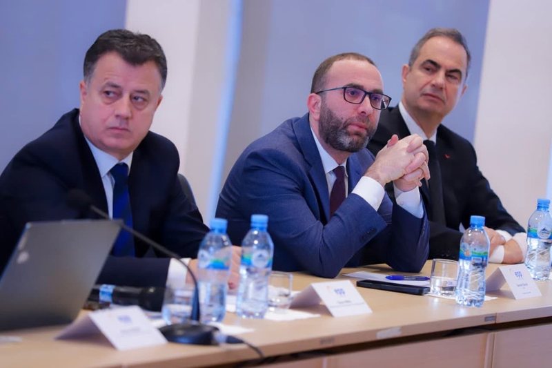 I pari… organizator i trafikut të kokainës, i dyti… vrasësi i Elbasanit, i treti… babai që ia plagos djalin partia e vet!
