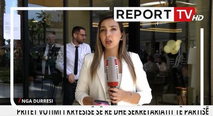 Raport TV bëhet qesharak, gazetarja Rizela  komunikoi me “recepsionistët” e KE për ndryshimin e nenit 242