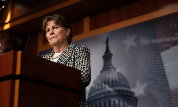 Senatorët amerikanë i shkruajnë Rubios e Sekretarit të Thesarit: Vendosni sanksione Dodikut e bashkëpuntorëve të tij, rrezikohet rajoni Senatorët amerikanë i shkruajnë Rubios e Sekretarit të Thesarit: Vendosni sanksione Dodikut e bashkëpuntorëve të tij, rrezikohet rajoni