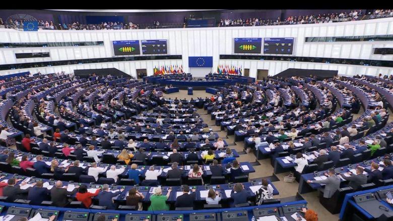 Vërejtjet gjoja diplomatike e disa ambasadorëve të BE për çështjen “Balluku”… Vetëm 5 muaj më parë PE s’pranoi kërkesën e  drejtësisë së Hungarisë për t’i hequr imunitetin 3 eurodeputetëve duke i ndaluar hetimin