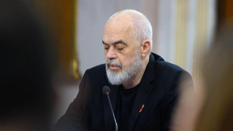 “Në Sofrën e Hënës”! Kryeministri Rama promovon librin e tij të ri