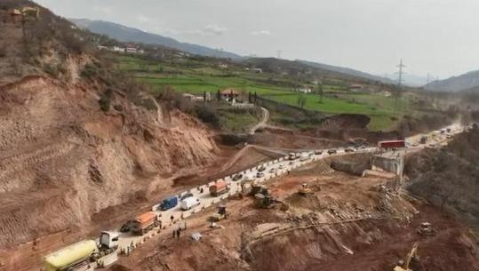 VIDEO/ Merr frymë juglindja! Hapet segmenti provizor Librazhd-Prrenjas pas 11 ditësh bllokim, Kreu i ARRSH: Minimalisht 2 muaj për rrugën alternative