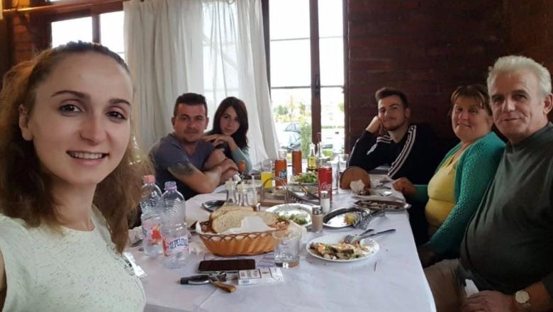 Humbi 7 familjarë në tërmetin e 26 nëntorit, ndërron jetë si pasojë e një arresti kardiak Albert Cara Humbi 7 familjarë në tërmetin e 26 nëntorit, ndërron jetë si pasojë e një arresti kardiak Albert Cara