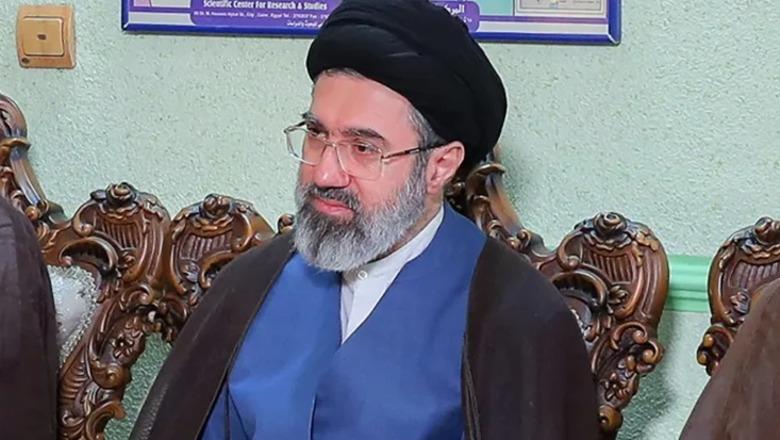 ‘Mojtaba Khamenei në koma’- The Sun: Po mbahet gjallë me aparatura mjekësore! Ka dëmtime në mëlçi dhe stomak ‘Mojtaba Khamenei në koma’- The Sun: Po mbahet gjallë me aparatura mjekësore! Ka dëmtime në mëlçi dhe stomak