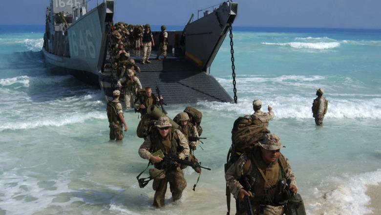 Bombardues në fluturim dhe 17 mijë ushtarë gati për operacione tokësore në Iran, ishujt janë objektivat e parë