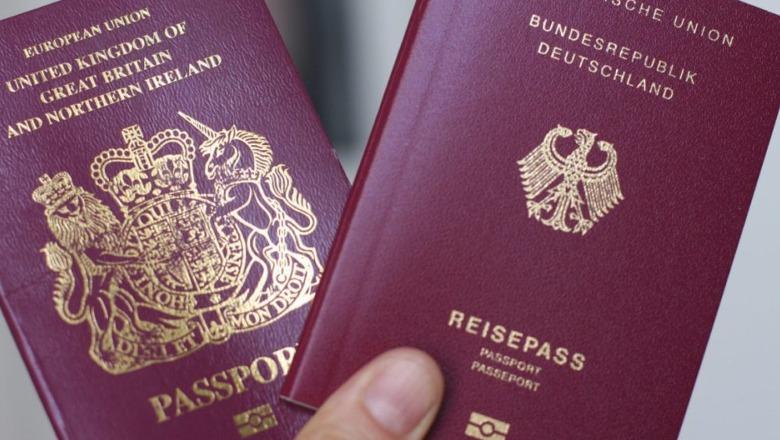 Emigrantët shqiptarë me pasaport të BE-së! Vetëm dekadën e fundit, 522 mijë prej tyre kanë marrë shtetësi në një nga vendet anëtare Emigrantët shqiptarë me pasaport të BE-së! Vetëm dekadën e fundit, 522 mijë prej tyre kanë marrë shtetësi në një nga vendet anëtare