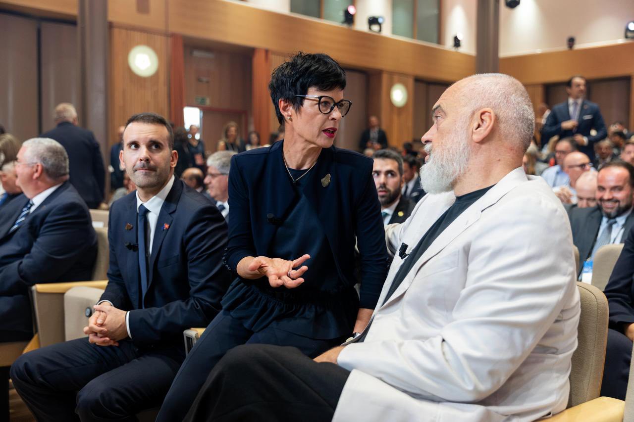 A ka ardhur koha që ambasadat perëndimore t’i kthehen diplomacisë klasike? A ka ardhur koha që ambasadat perëndimore t’i kthehen diplomacisë klasike?