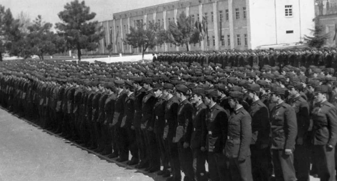 Ëndrra e Sami Frashërit që u bë realitet më 28 mars 1945! Historia e shkollës së parë ushtarake “Skënderbej” në Shqipëri Ëndrra e Sami Frashërit që u bë realitet më 28 mars 1945! Historia e shkollës së parë ushtarake “Skënderbej” në Shqipëri