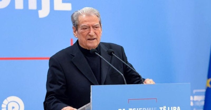 “Do vini 2 orë vërdallë”? Pas dështimit të 22 Marsit, Berisha kujtohet të caktojë një datë për protestën e radhës “Do vini 2 orë vërdallë”? Pas dështimit të 22 Marsit, Berisha kujtohet të caktojë një datë për protestën e radhës