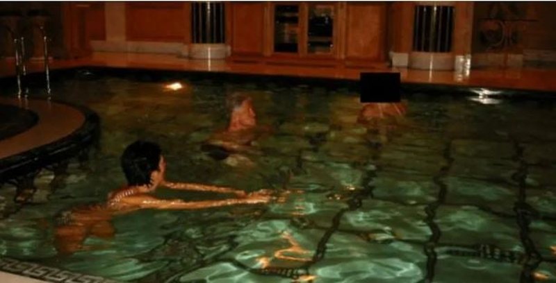 Dalin videot e dëshmive të Bill e Hillary Clinton në Kongres për lidhjen me Epstein: E vërteta e fotos në vaskë, biseda me Donald Trump për financierin Dalin videot e dëshmive të Bill e Hillary Clinton në Kongres për lidhjen me Epstein: E vërteta e fotos në vaskë, biseda me Donald Trump për financierin