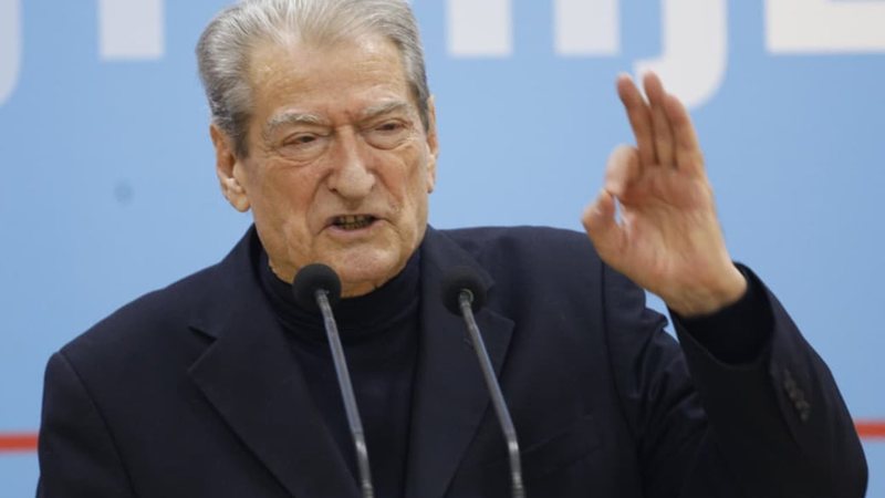 “A do të kandidosh për kryetar në PD”? Berisha i kthehet gazetarit: Po si e bën këtë pyetje… ?!