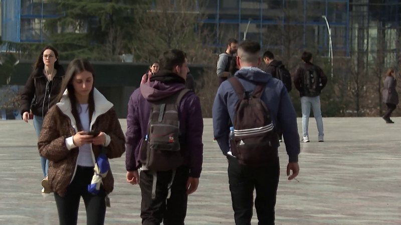 Rekord nga turistët në vitin 2025, 5.27 miliardë euro të ardhura vetëm nga ky sektor Rekord nga turistët në vitin 2025, 5.27 miliardë euro të ardhura vetëm nga ky sektor