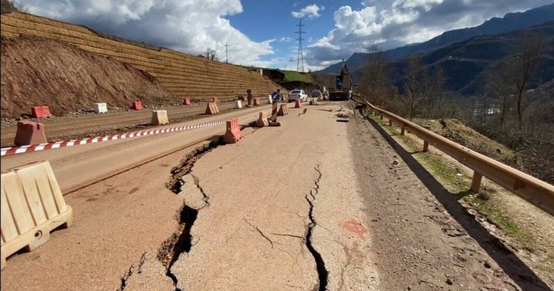 Prej disa ditësh të bllokuar, ARRSH tregon orën: Ja kur hapet rruga alternative Librazhd-Prrenjas! Prej disa ditësh të bllokuar, ARRSH tregon orën: Ja kur hapet rruga alternative Librazhd-Prrenjas!