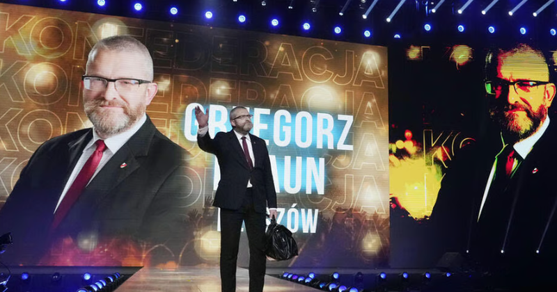 Parlamenti Europian i heq imunitetin eurodeputetit polak që mohoi Holokaustin