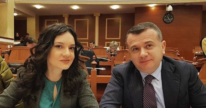 “Ndëshkim” pse mungoi për Ballukun, Elisa Spiropali i përgjigjet Taulant Ballës: Thirre grupin e PS pa vonesë
