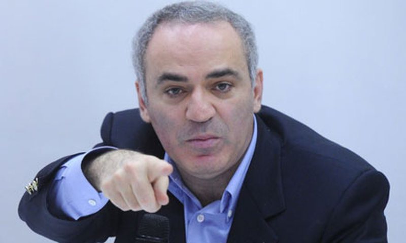 Disident i madh rus Garry Kasparov, ish-kampioni i botës në shah: Trump po pastron rendin botëror! E ka poshtëruar Rusinë tre herë, por tani është bërë i rrezikshëm