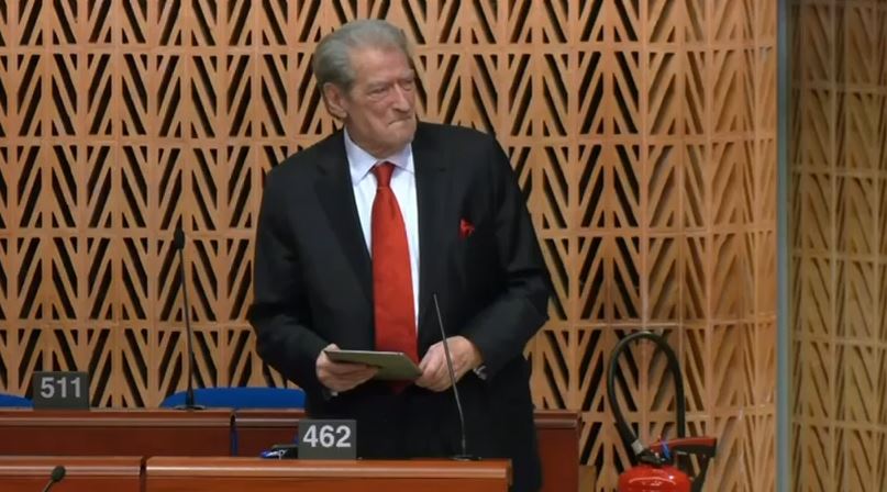 Rexhaj: Opozita po minon kredibilitetin e Shqipërisë në arenën ndërkombëtare Rexhaj: Opozita po minon kredibilitetin e Shqipërisë në arenën ndërkombëtare