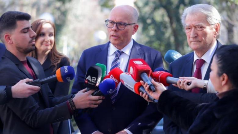 Kush e ka gënjyer raportuesin për Shqipërinë në Bundestag Peter Beyer që Berishës i janë hequr titujt “non grata” nga SHBA dhe Britania?! Ja çfarë thoshte dikur, kurse sot…!