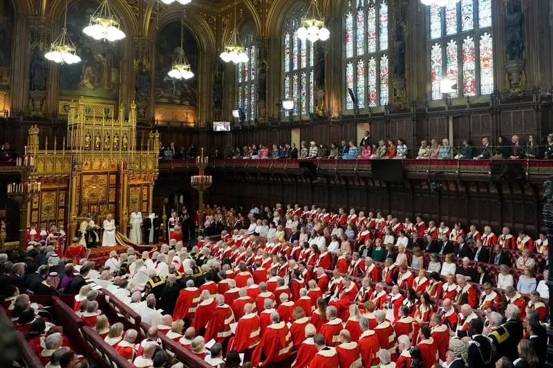 Parlamenti britanik përjashton “lordët e trashëguar” pas 700 vjetësh histori