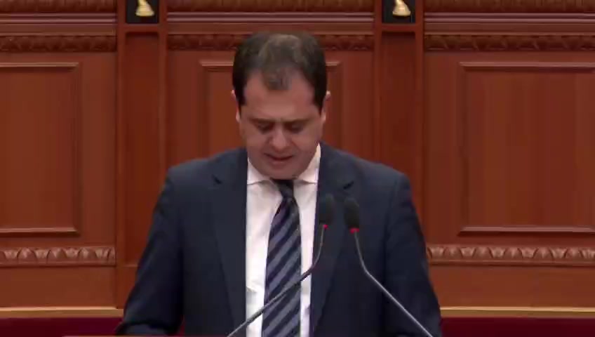 Belbëzime, lapsuse dhe ngatërrime fjalësh, sidomos në momentin kur përmendte emrin e Belinda Ballukut, të shoqëruara edhe me një ndryshim të dukshëm në fytyrë. Belbëzime, lapsuse dhe ngatërrime fjalësh, sidomos në momentin kur përmendte emrin e Belinda Ballukut, të shoqëruara edhe me një ndryshim të dukshëm në fytyrë.