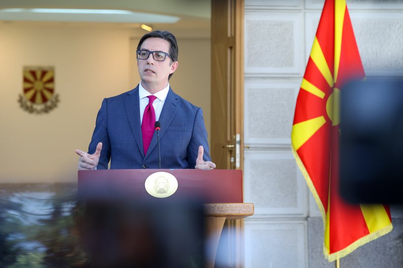 Ligji për gjuhën shqipe sfidohet në Gjykatën Kushtetuese, Ish-presidenti Pendarovski paralajmëron pasoja nëse shfuqizohet