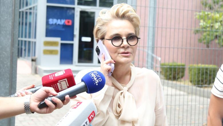 Monika Kryemadhi ironi me avokatin e Metës para GJKKO-së: Tani do shihni kam paguar apo jo për dashnorët
