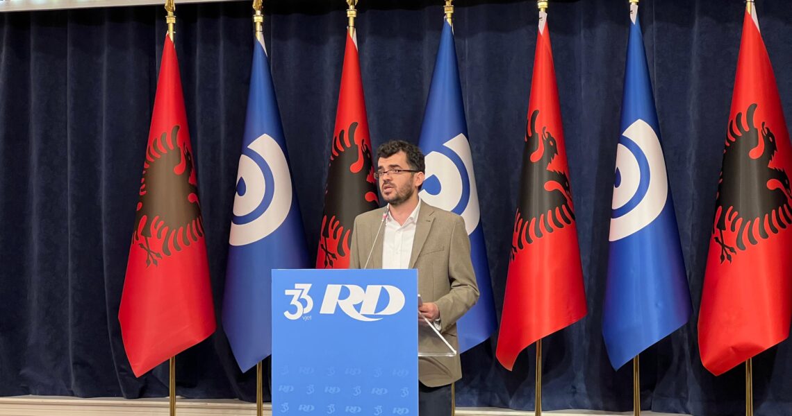 Namiri ështe shembulli se një gazetari që nuk vjen nga kultura dhe mendimi i pavarur, është humbje kohe Namiri ështe shembulli se një gazetari që nuk vjen nga kultura dhe mendimi i pavarur, është humbje kohe