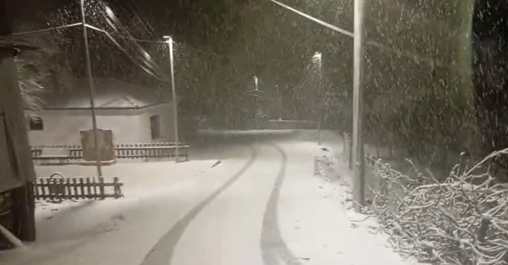 Përfshihen nga dëbora zonat malore të Elbasanit, intensiteti i lartë edhe në fshatrat e Librazhdit
