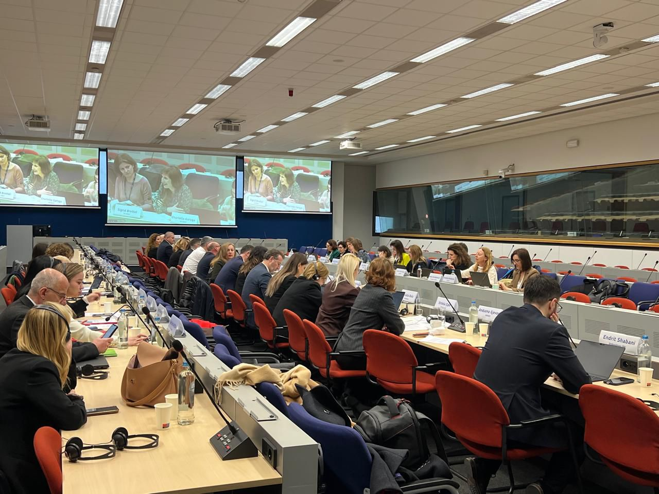 Drejtësia shqiptare jep llogari në Bruksel: BE shqyrton hapat e ndërmarra në Nënkomitetin “Drejtësia, Liria dhe Siguria” Drejtësia shqiptare jep llogari në Bruksel: BE shqyrton hapat e ndërmarra në Nënkomitetin “Drejtësia, Liria dhe Siguria”