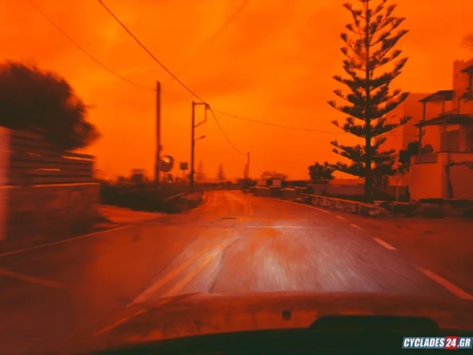 Pluhuri afrikan përfshin ishujt grekë, Naxos ‘vishet’ me ngjyrën portokalli, autoritetet thirrje banorëve të shmangin daljet e panevojshme