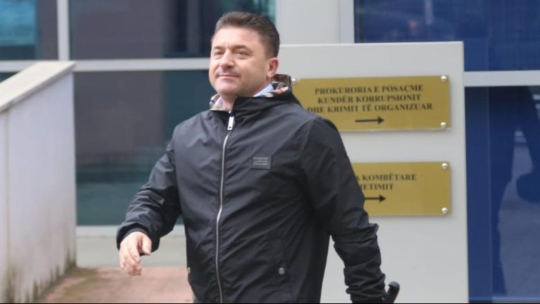 U akuzua se i shkaktoi shtetit 33 mln lekë dëm ekonomik! SPAK kërkon pushimin e hetimeve për ish-kryebashkiakun e Kavajës Elvis Roshi U akuzua se i shkaktoi shtetit 33 mln lekë dëm ekonomik! SPAK kërkon pushimin e hetimeve për ish-kryebashkiakun e Kavajës Elvis Roshi