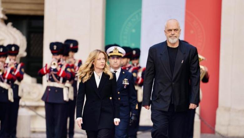 VIDEO/ Kryeministri Edi Rama është pritur me ceremoni zyrtare nga homologia italiane Giorgia Meloni në ‘Palazzo Chigi’ në Romë!