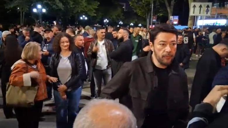 Evi Kokalari pyet Gitën, Zenin dhe Abin: A mund të na thoni se përse protestoni ju?