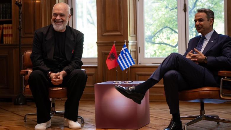 Me atlete në takim, Rama i kërkon ‘ndjesë’ Mitsotakis: S’më informoi protokolli, mediat mos ta keqinterpretojnë! Kryeministri grek: Je kreativ