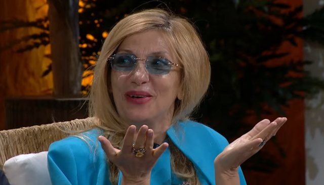 Mimoza Ahmeti: Një revolucion i vonuar… në stallë