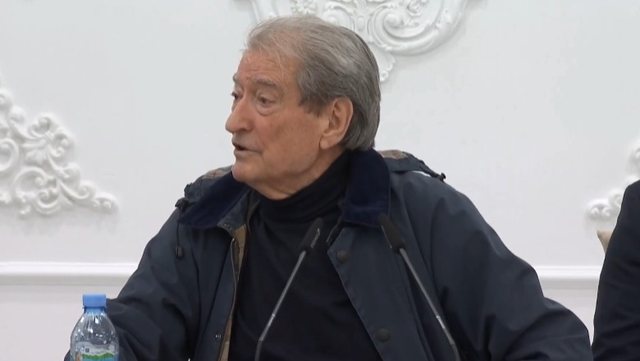 Berisha i tërbuar “hap” thesin ndaj Salianjit: Hante dreka me Ergys Agasin dhe përdori Suel Çelën për të kërcënuar demokratët Berisha i tërbuar “hap” thesin ndaj Salianjit: Hante dreka me Ergys Agasin dhe përdori Suel Çelën për të kërcënuar demokratët
