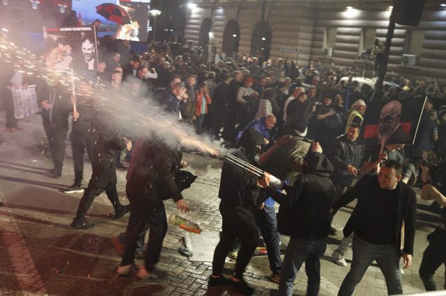 Trazirat në tubimin e PD-së, pesë persona mbeten në qeli: Më në fund del një gjykatës që bënë detyrën!  Hera e parë që elementët kriminal nuk identifikohen si protestues