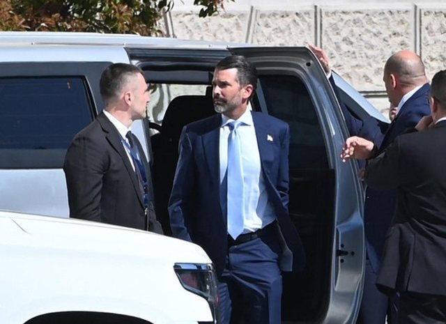 VIDEO/ Çfarë kërkon vërtet djali i Donald Trump në “oborrin” e Dodikut?