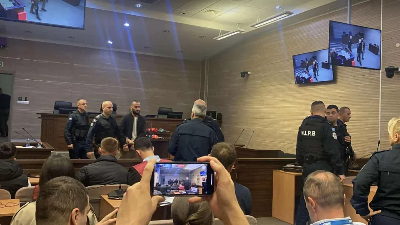 Dënohet përjetë Naim Murseli dhe Granit Plava, familjarët e Liridona Ademajt shpërthejnë në lot e duartrokitje pas vendimit