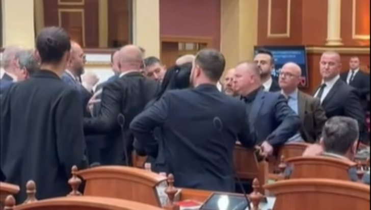 Muli vë në vend nderin e PD Muli vë në vend nderin e PD