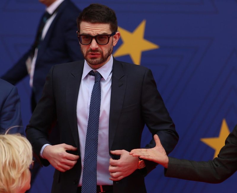 Humbja e Orban, djali i kundështarit të tij më të egër, Soros: Rusët shkojnë në shtëpi, refuzim ndaj korrupsionit Humbja e Orban, djali i kundështarit të tij më të egër, Soros: Rusët shkojnë në shtëpi, refuzim ndaj korrupsionit