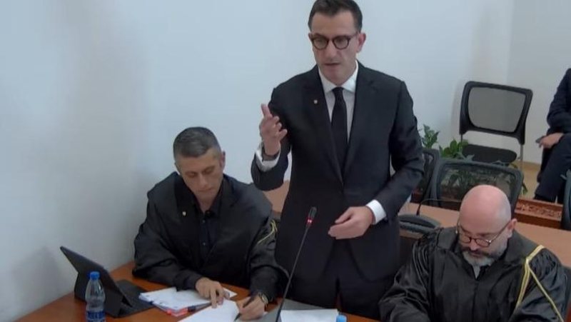 Zbardhet procesverbali i seancës në Gjykatën Administrative për noterin e bërë prokuror Dado: Nëse do propozohej “Gomari i Babatasit” si prokuror, a do të emërohej nga Presidenti?