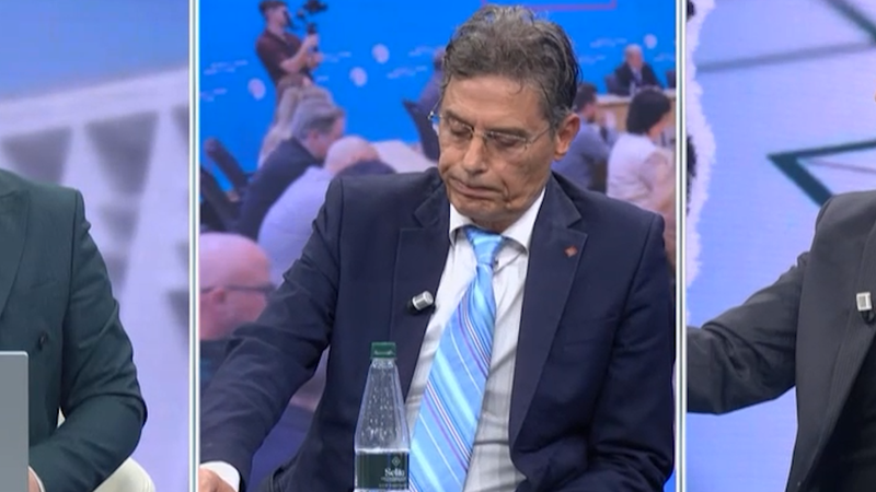 VIDEO/ Analisti Fatmir Merkoçi “shpërthen” në studio me deklarata të forta dhe një p*rdhë