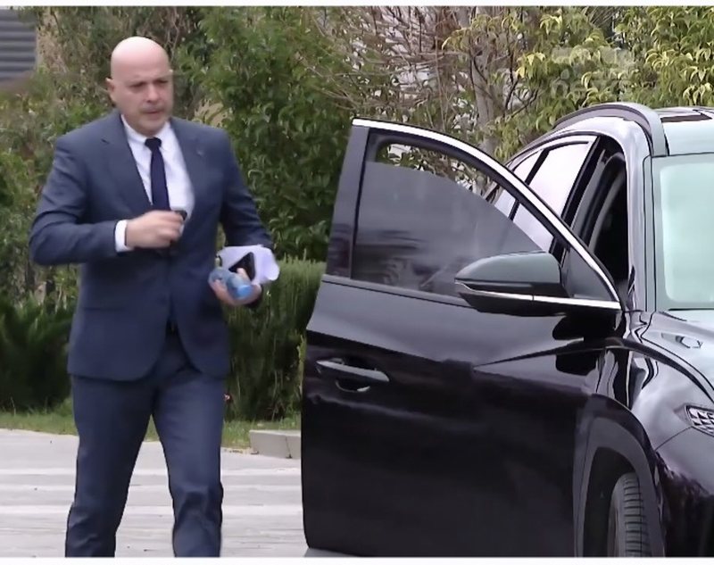 Çfarë tregon qëndrimi i Presidencës në çështjen “Veliaj vs Dado”? Çfarë tregon qëndrimi i Presidencës në çështjen “Veliaj vs Dado”?