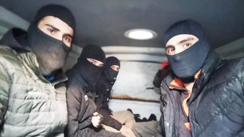 BBC: Greqia përdor emigrantë si mercenarë për kthime të dhunshme në kufi! Përdorin dhunë dhe sulme seksuale