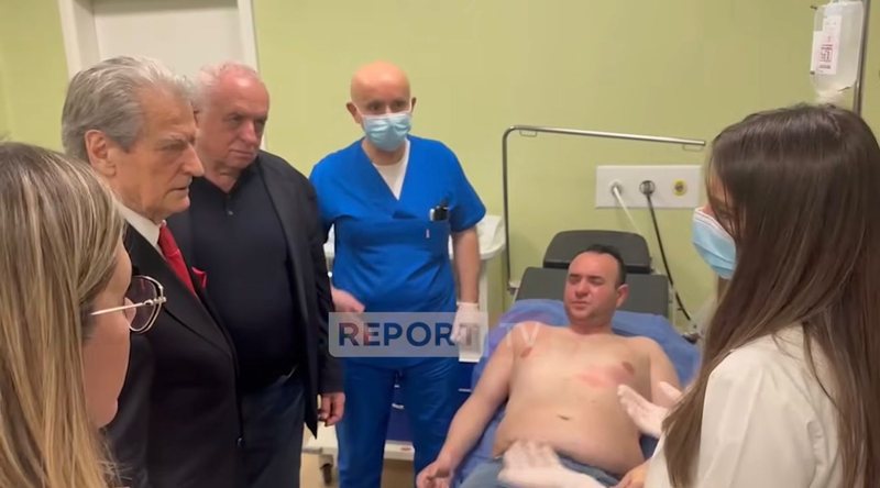 Berisha  si “Zafiri” i Cekes, qetëson Balliun pas lotëve në protestë! Shoqëruesja  e “mallëngjyer “në delir: U shërua sapo erdhe ti, nuk ishte kështu ishte rëndë!