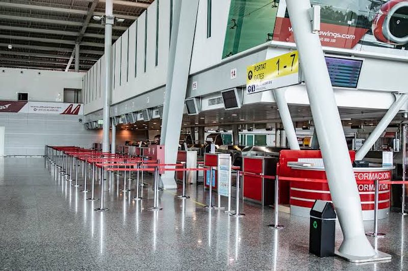 Aeroporti i Tiranës modernizon më tej shërbimet, lehtëson procedurat për check-in e bagazheve